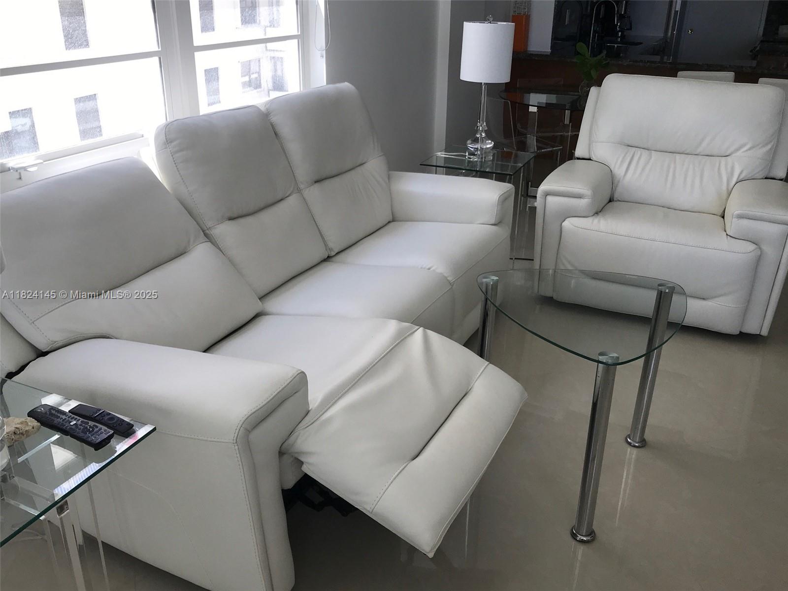 THE DECOPLAGE CONDO - Residential