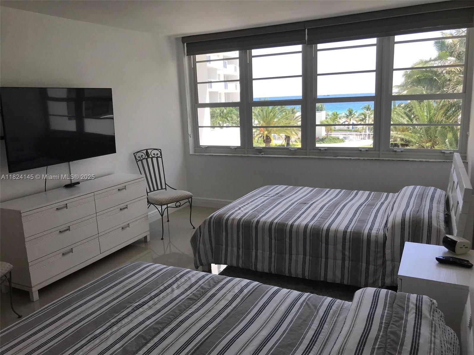 Direct Ocean Views, large 1 bedroom 1 and half bathroom. Quartz floors, granite counter tops. 1 deeded parking, 1 valet parking. Assessment paid in full.  Top Producer. Rented until December.
