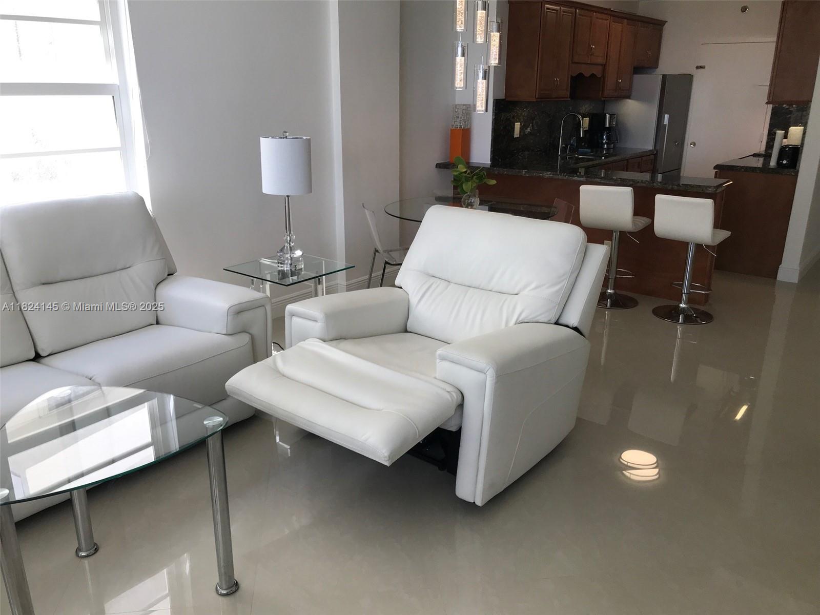 THE DECOPLAGE CONDO - Residential