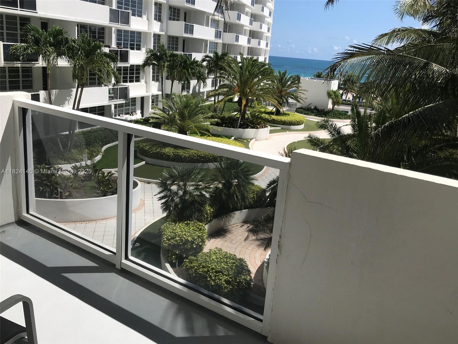 THE DECOPLAGE CONDO - Residential