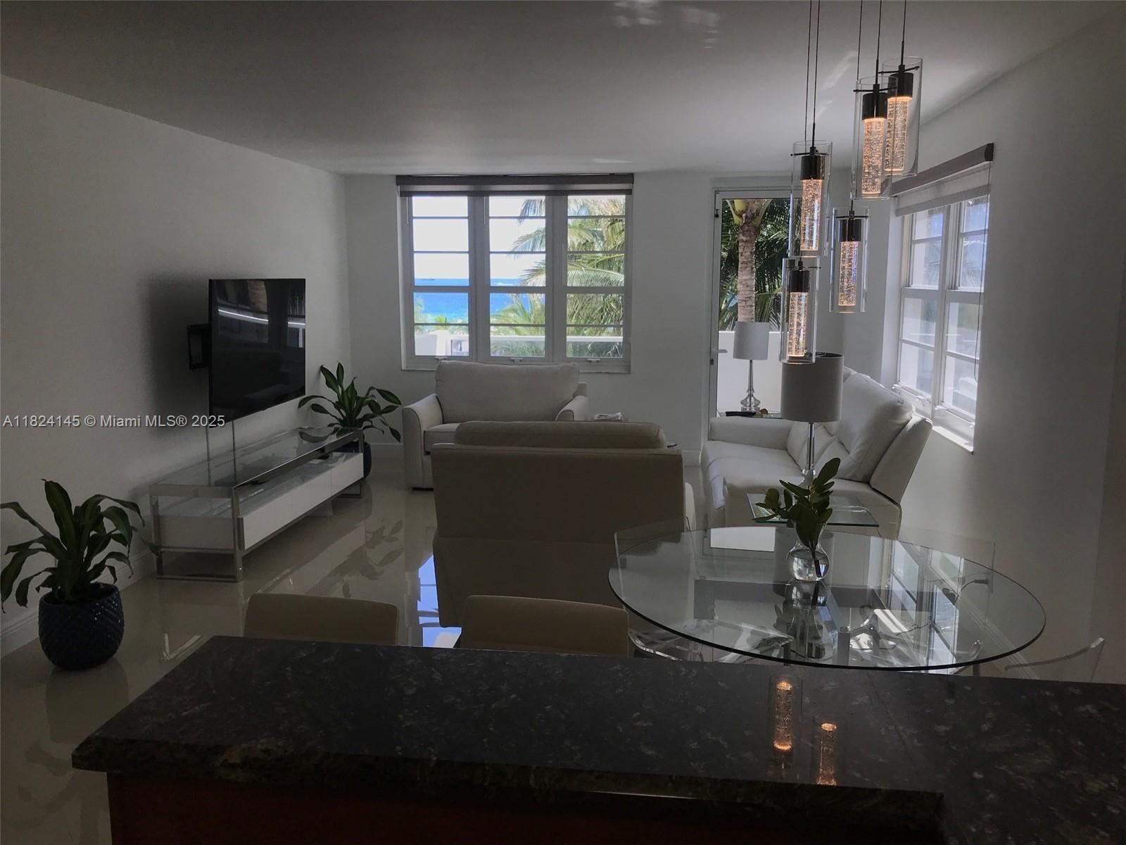 THE DECOPLAGE CONDO - Residential
