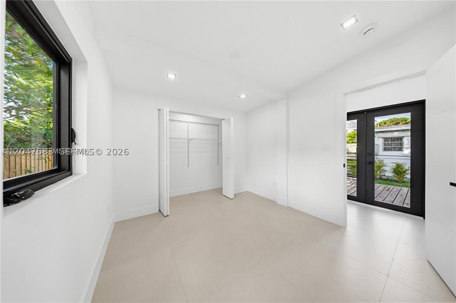 CRESTWOOD - Residential