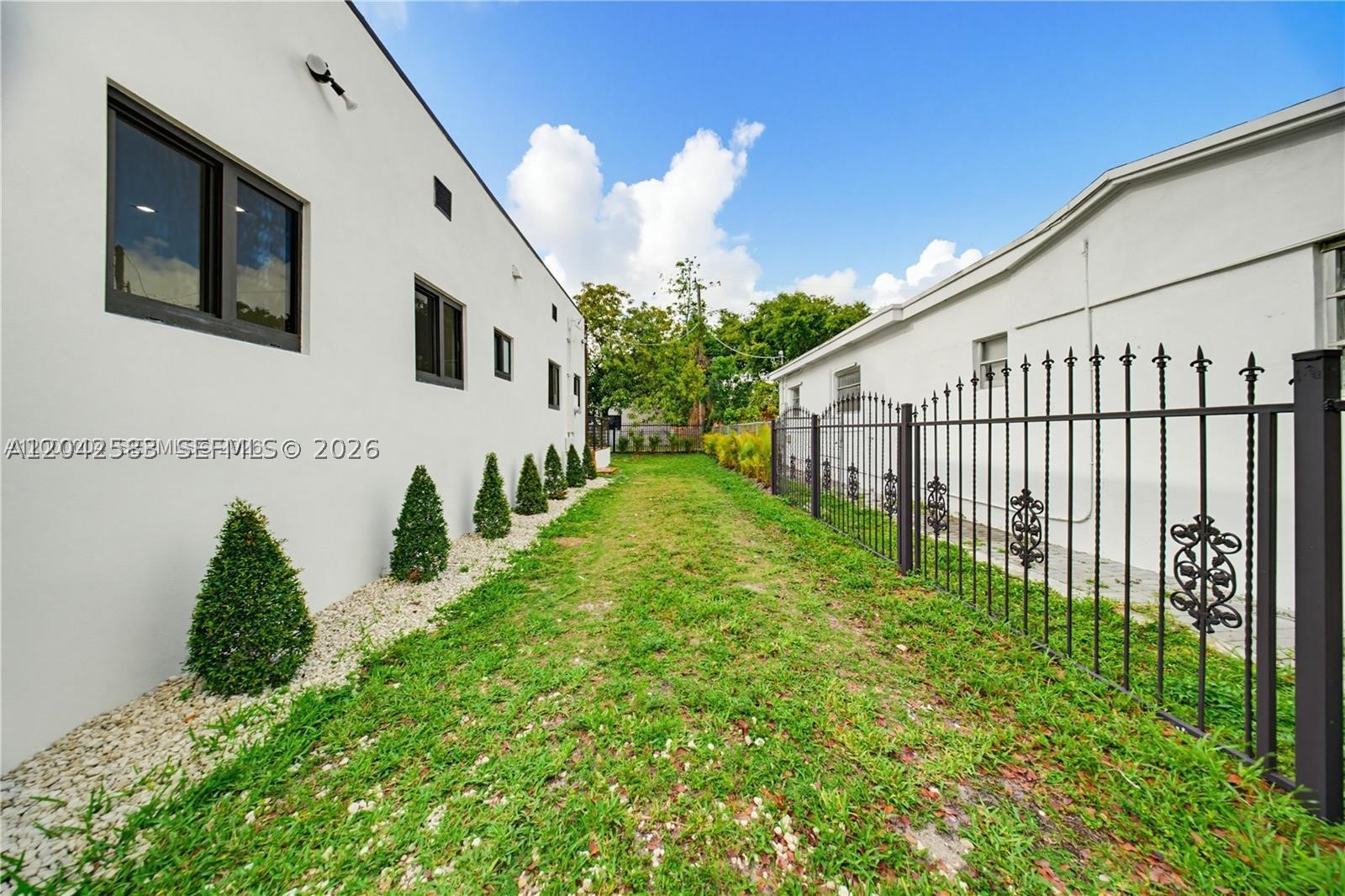 CRESTWOOD - Residential