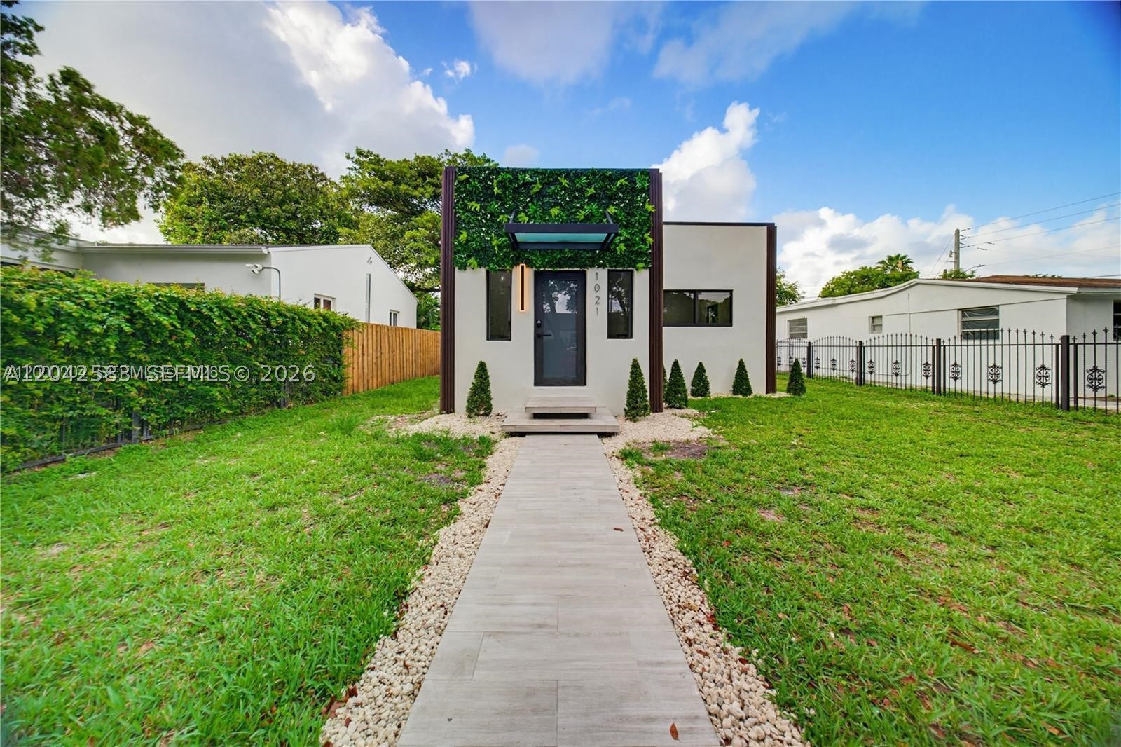 CRESTWOOD - Residential