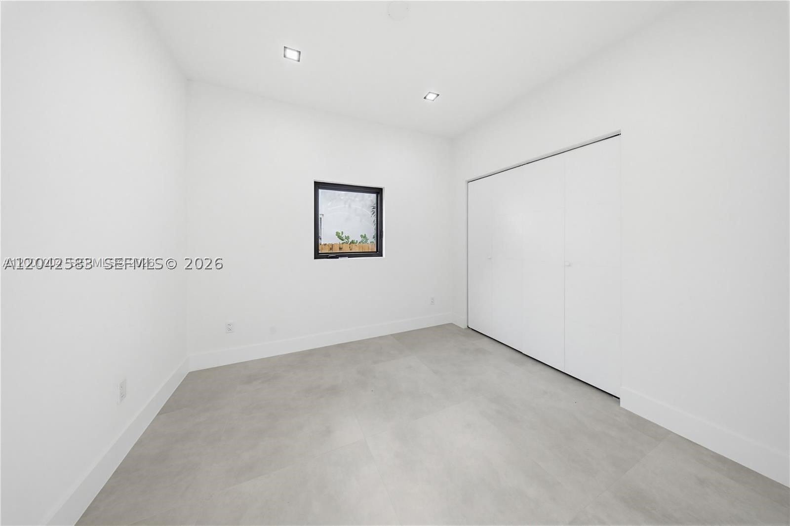 CRESTWOOD - Residential