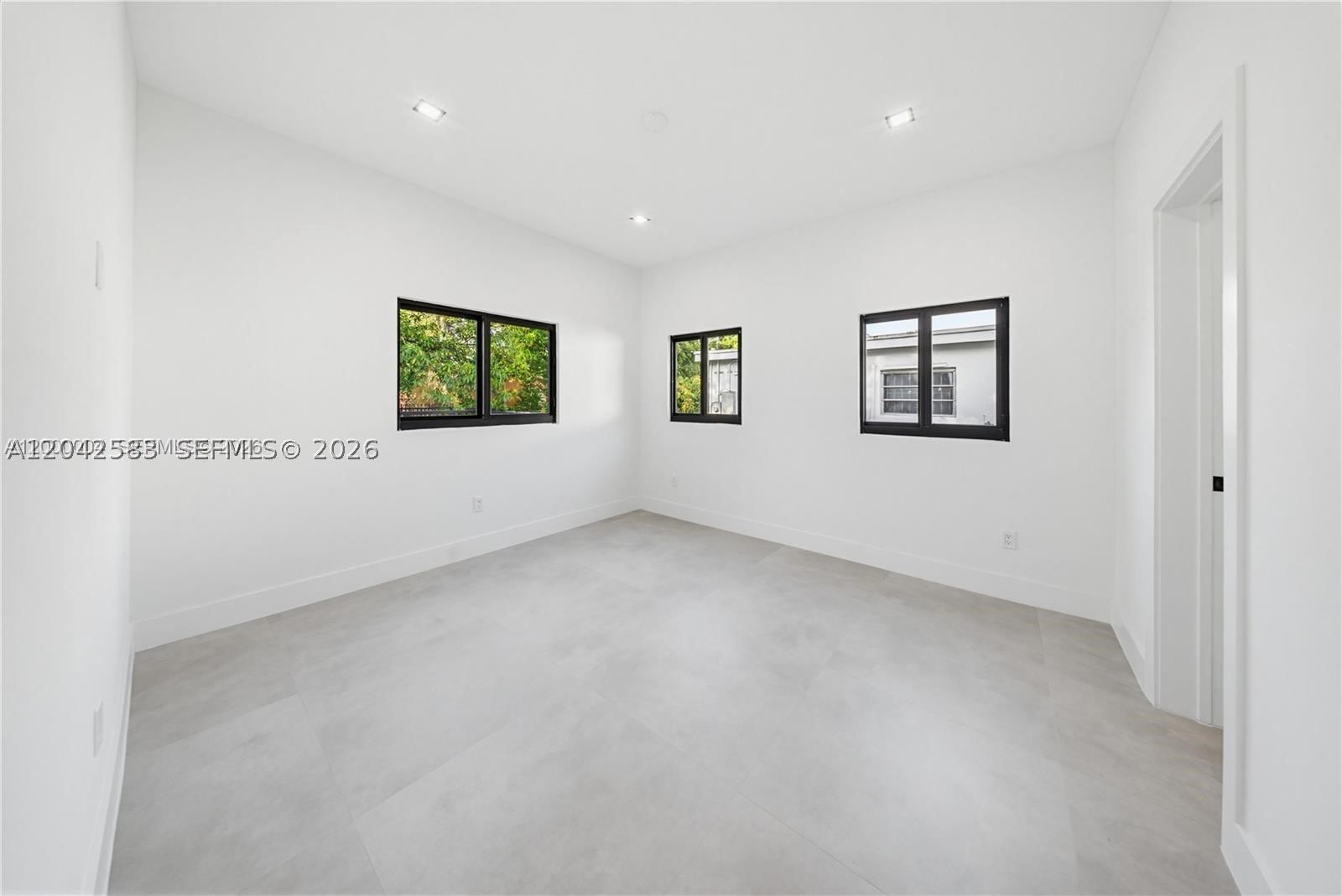 CRESTWOOD - Residential