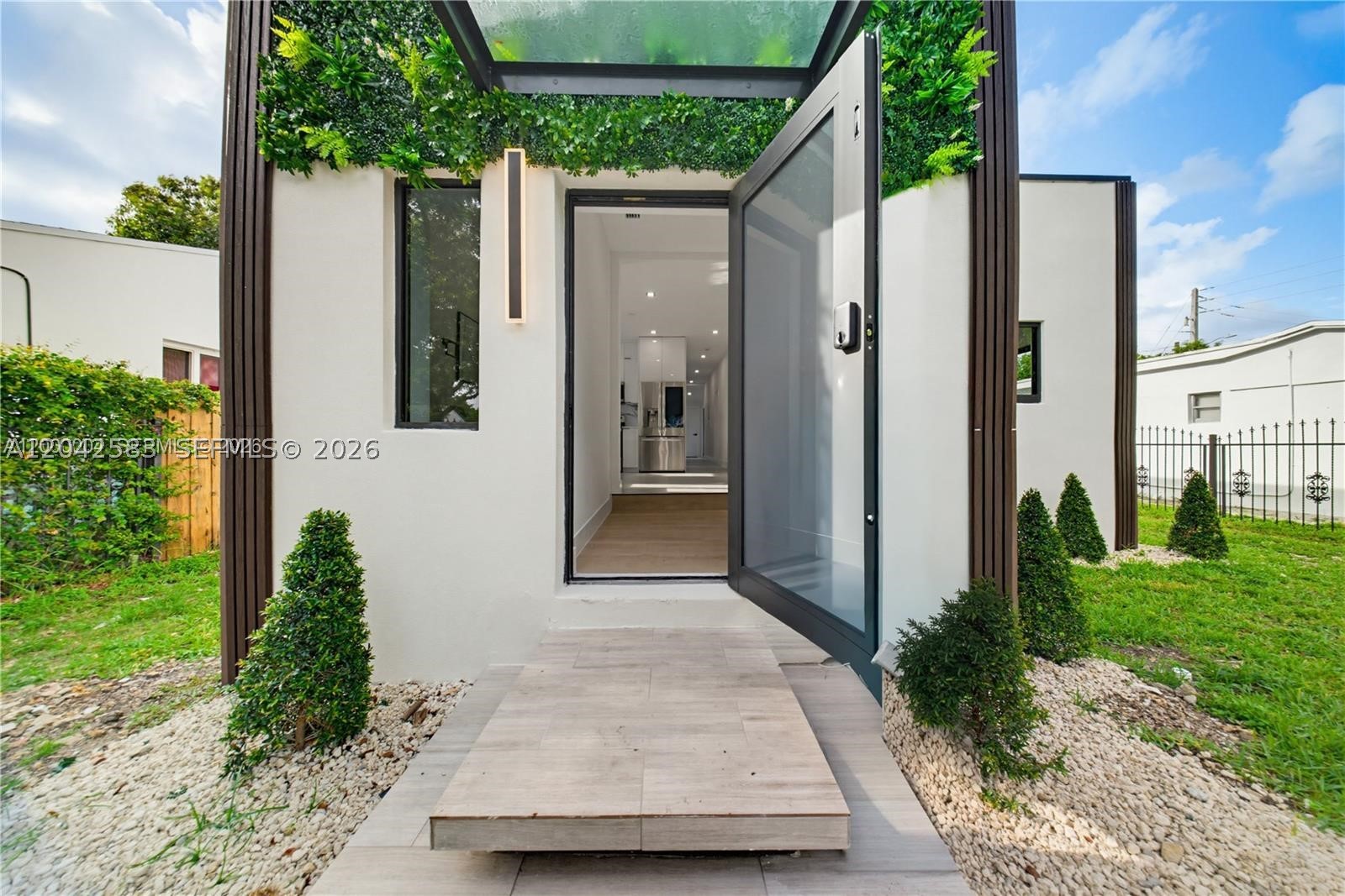 CRESTWOOD - Residential