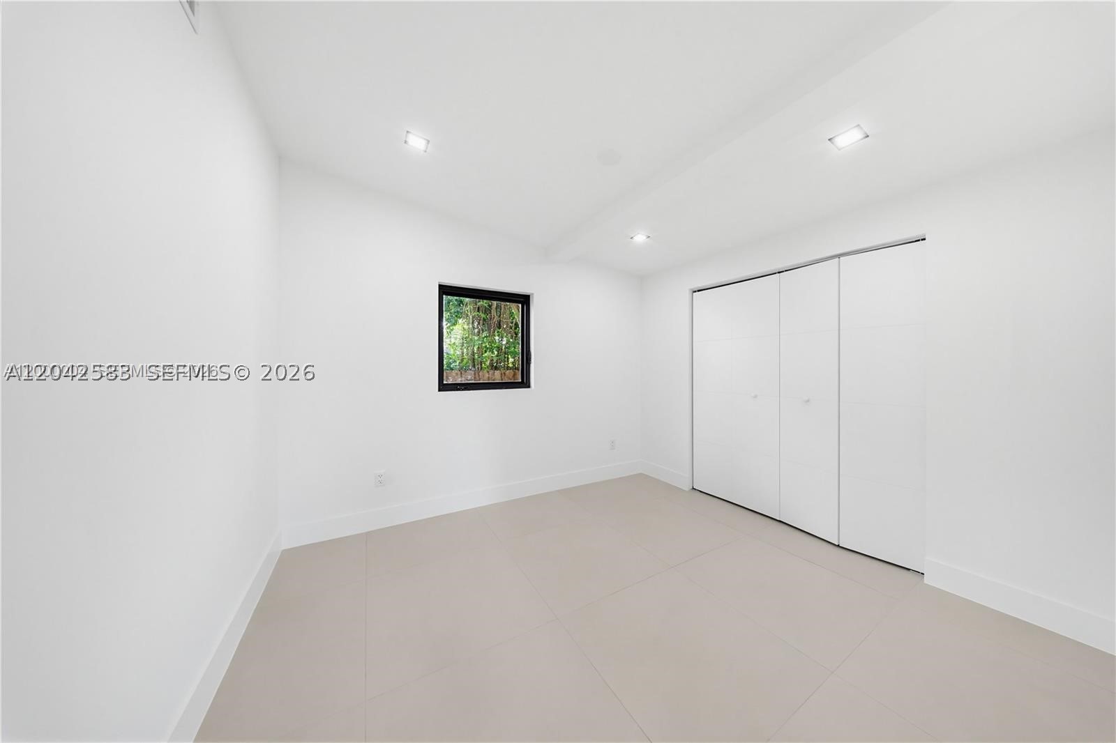 CRESTWOOD - Residential