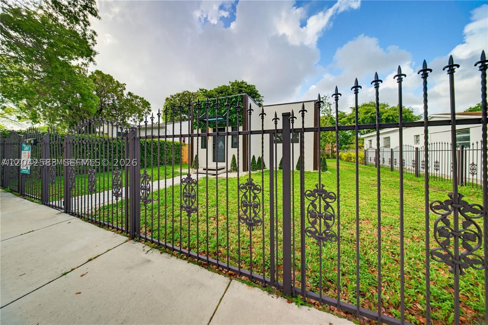 CRESTWOOD - Residential