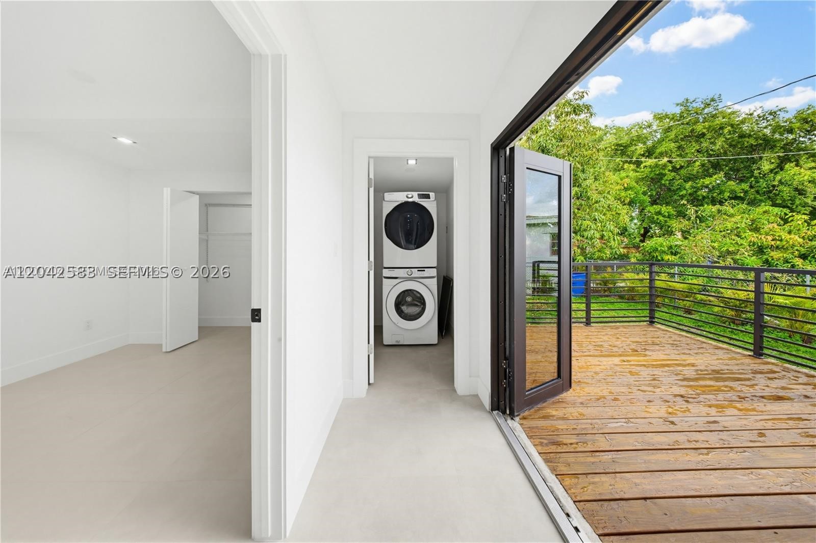 CRESTWOOD - Residential