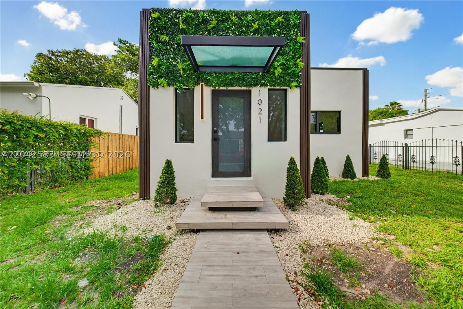 CRESTWOOD - Residential