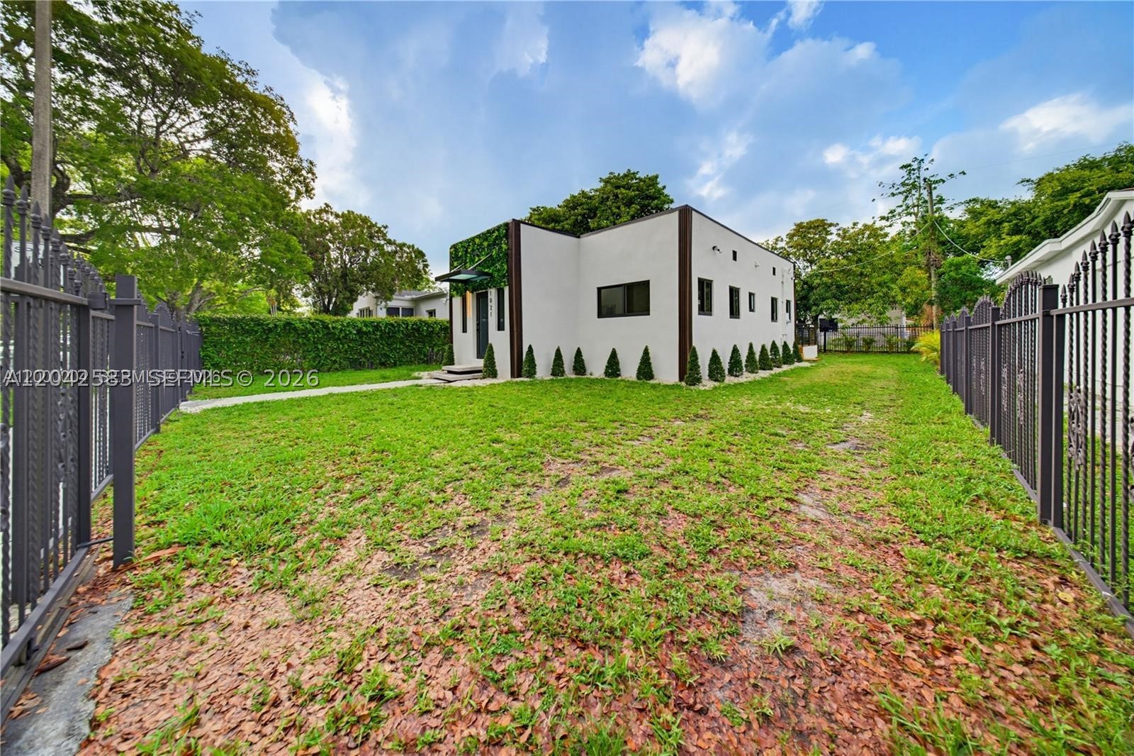 CRESTWOOD - Residential
