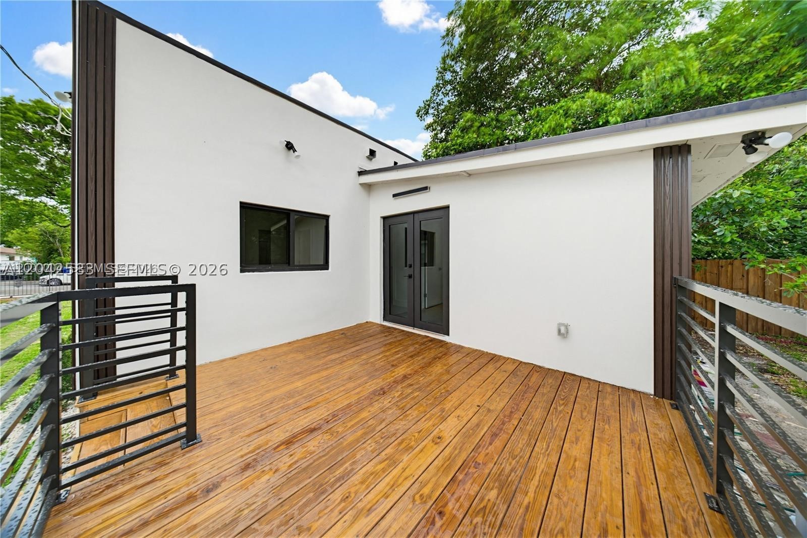 CRESTWOOD - Residential