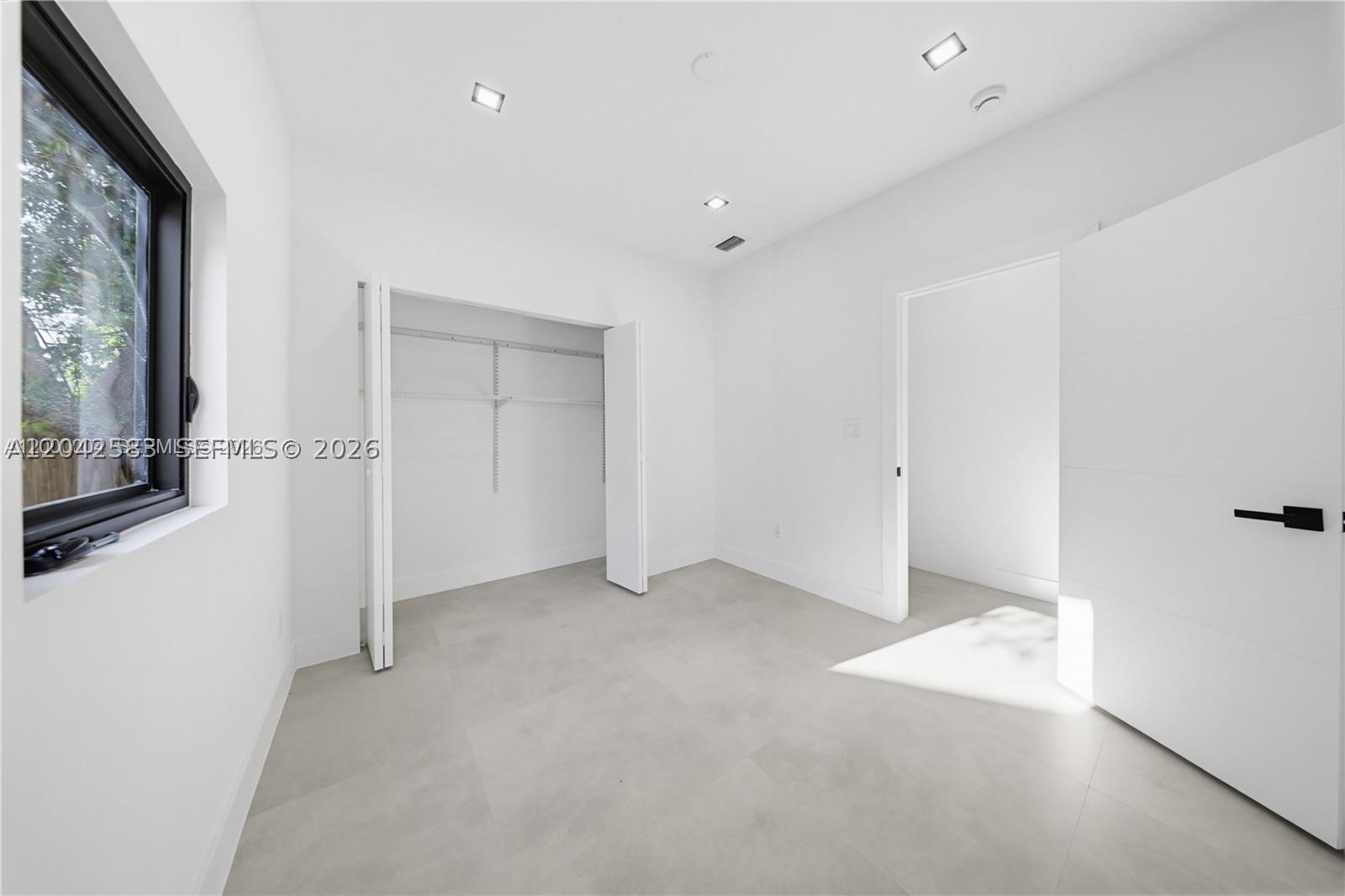 CRESTWOOD - Residential