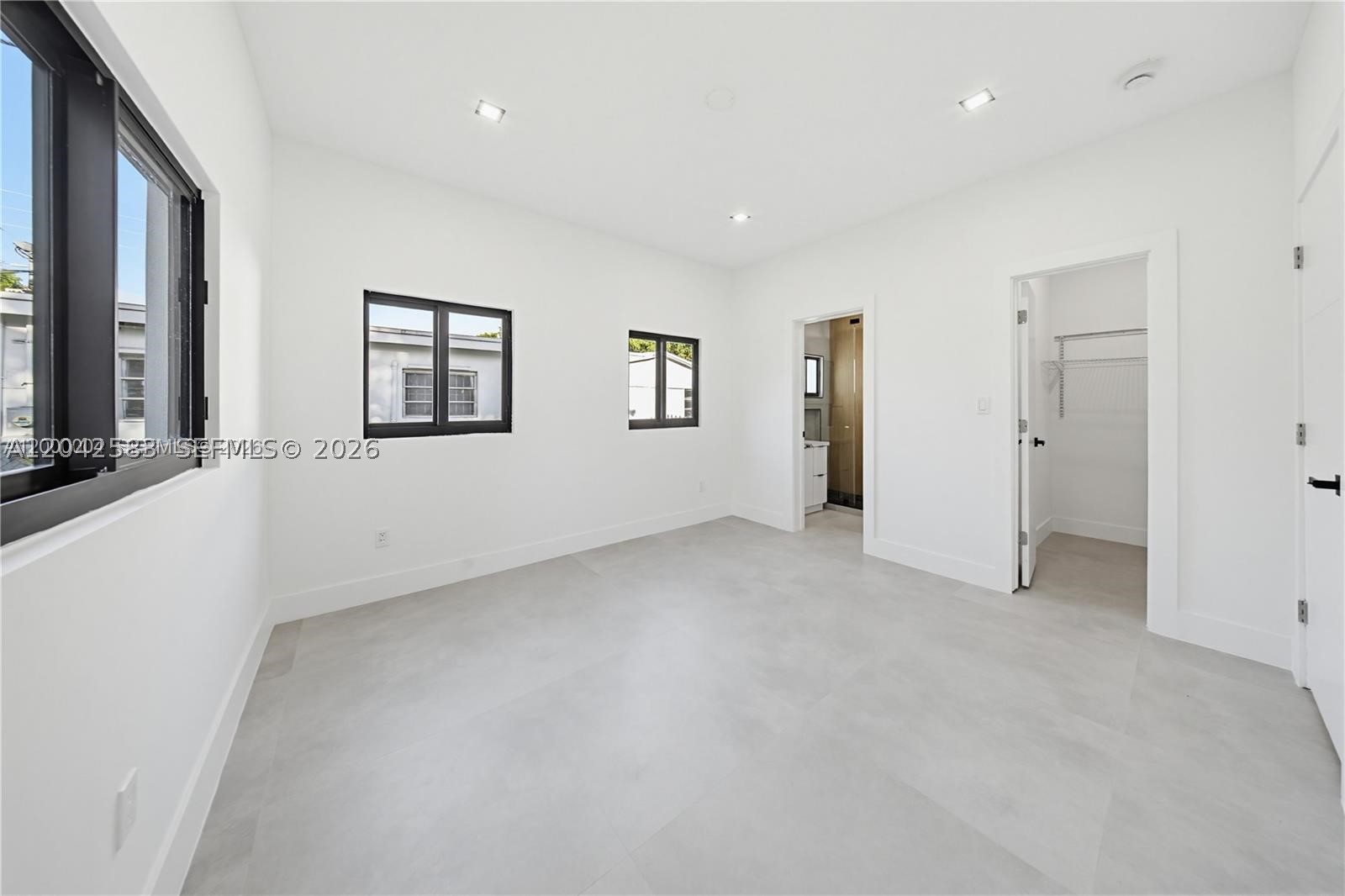 CRESTWOOD - Residential