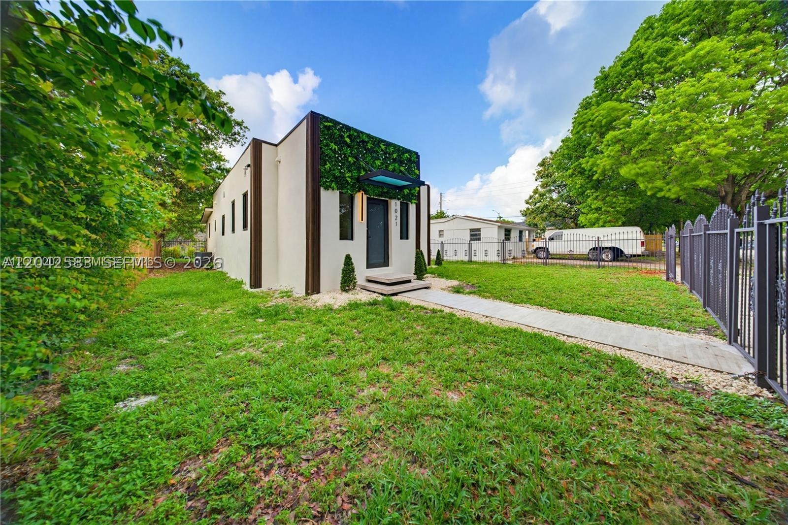 CRESTWOOD - Residential