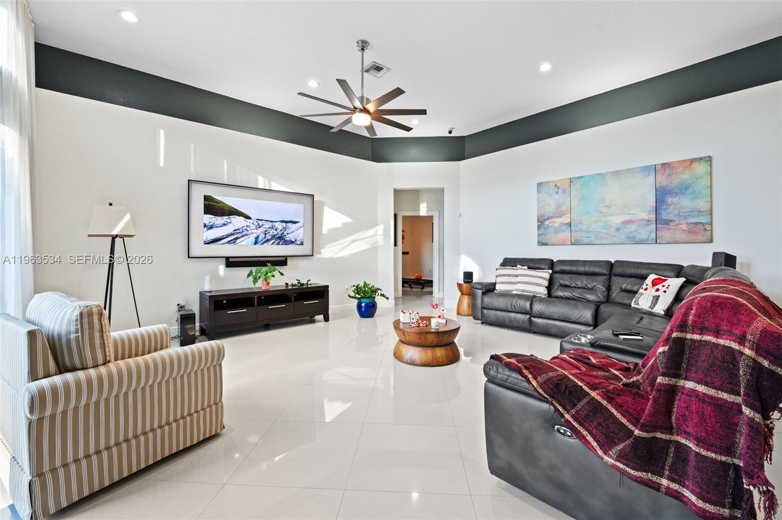 SUNSET LAKES PLAT THREE - Residential