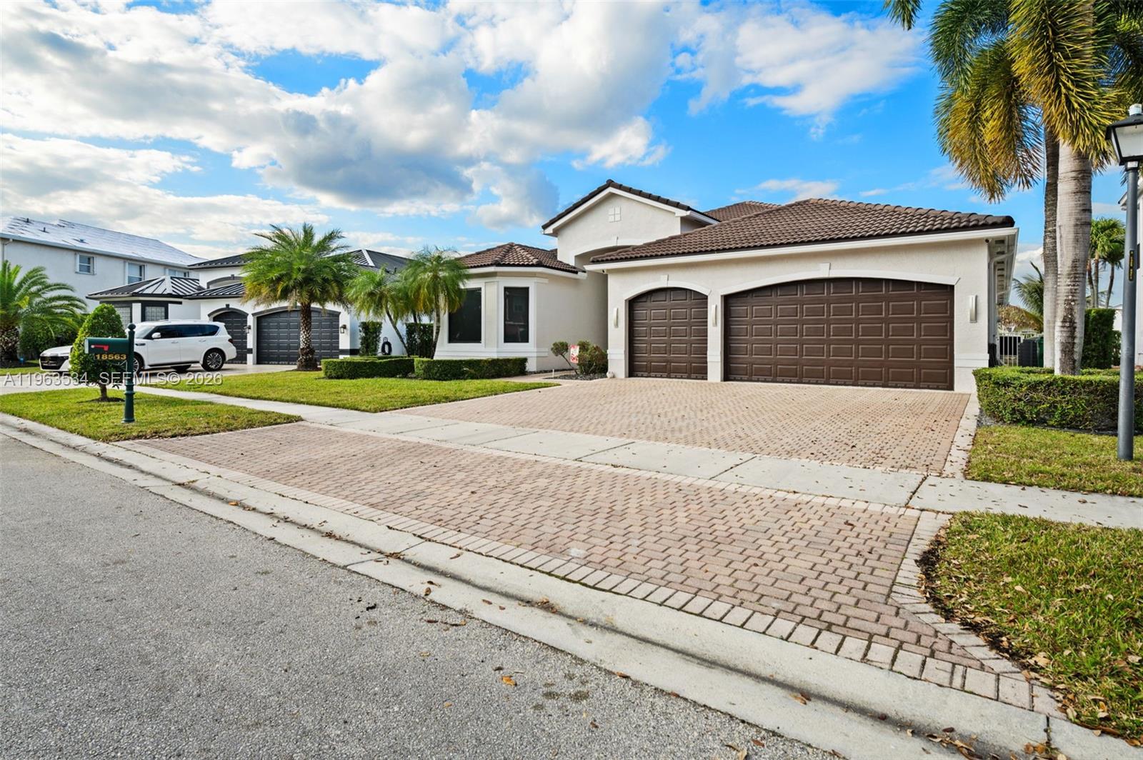 SUNSET LAKES PLAT THREE - Residential