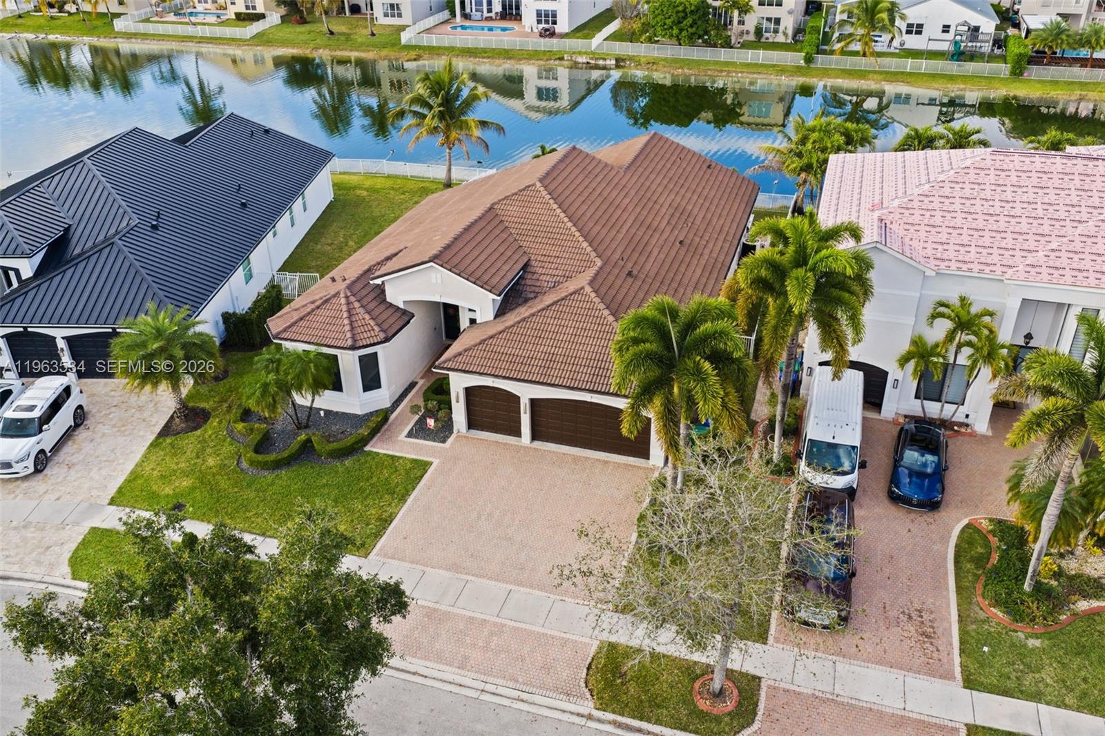 SUNSET LAKES PLAT THREE - Residential