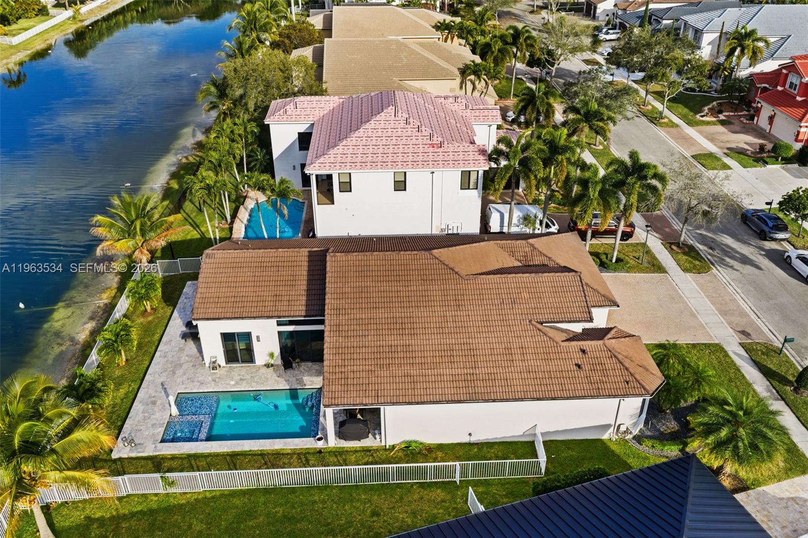 SUNSET LAKES PLAT THREE - Residential