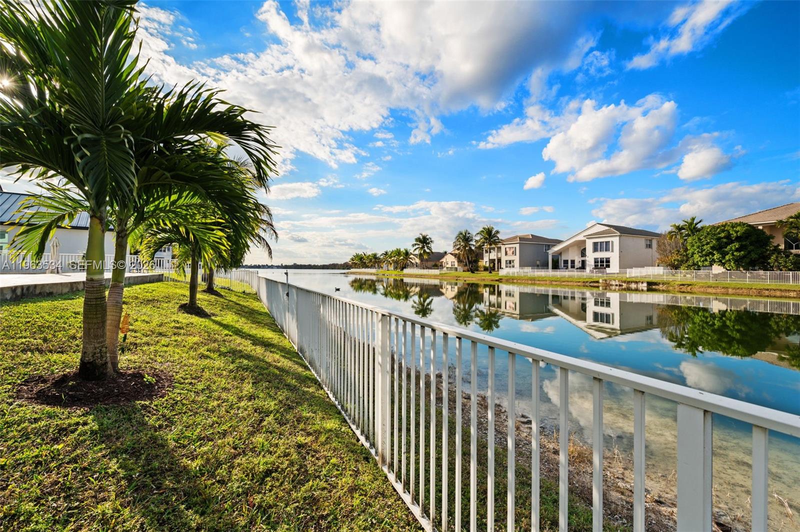 SUNSET LAKES PLAT THREE - Residential
