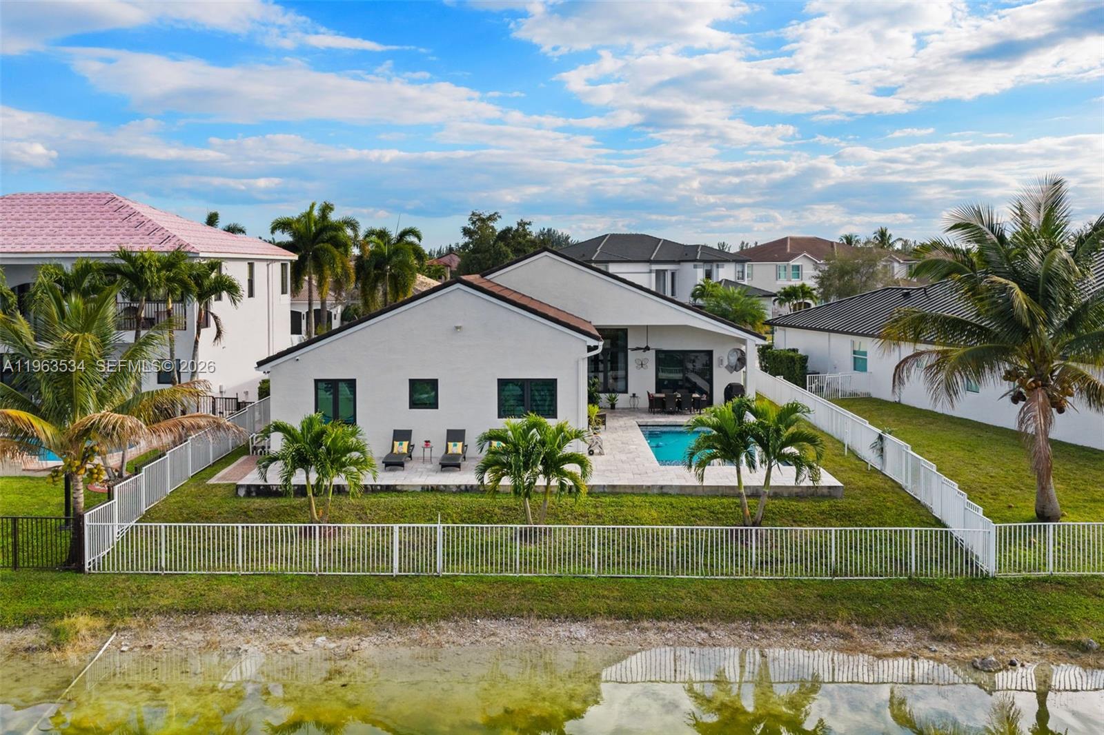 SUNSET LAKES PLAT THREE - Residential
