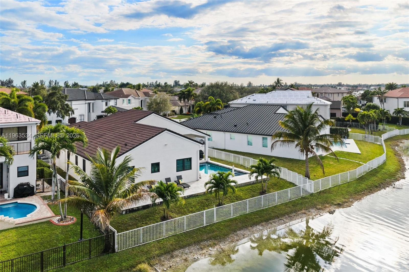 SUNSET LAKES PLAT THREE - Residential