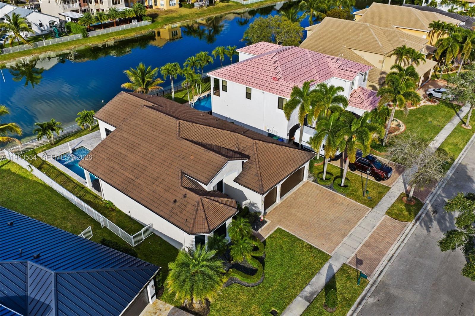 SUNSET LAKES PLAT THREE - Residential