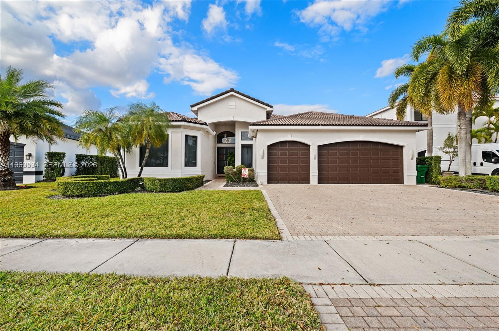 SUNSET LAKES PLAT THREE - Residential