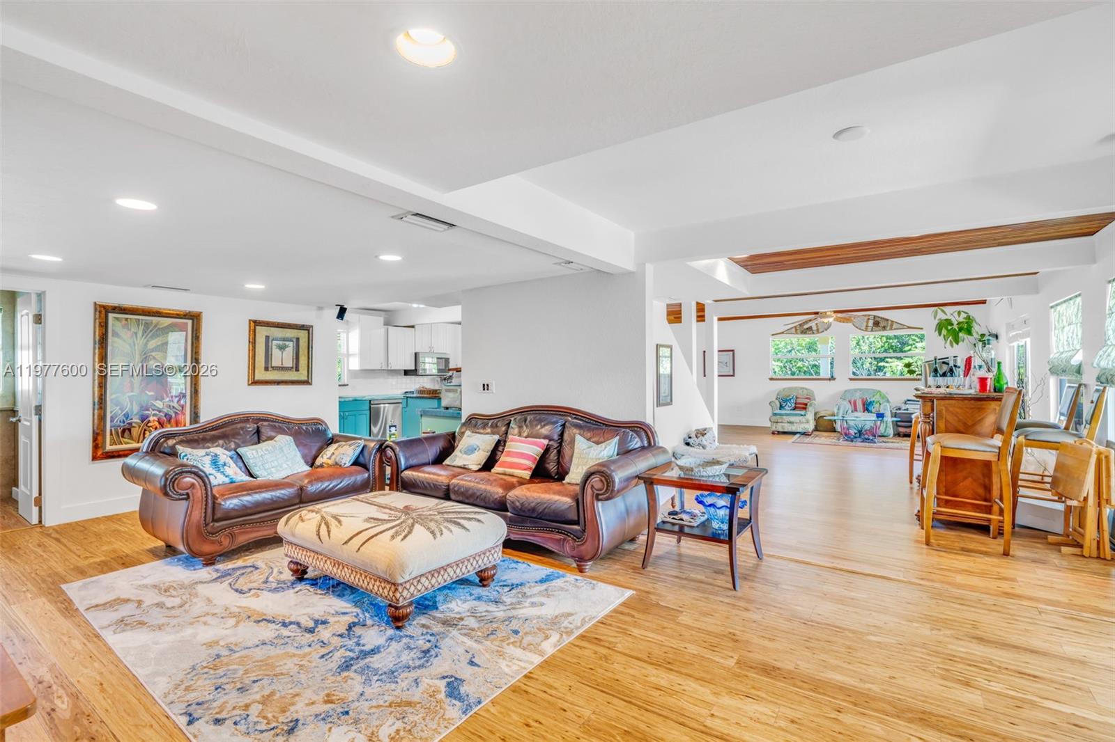 TWIN LAKES - Residential