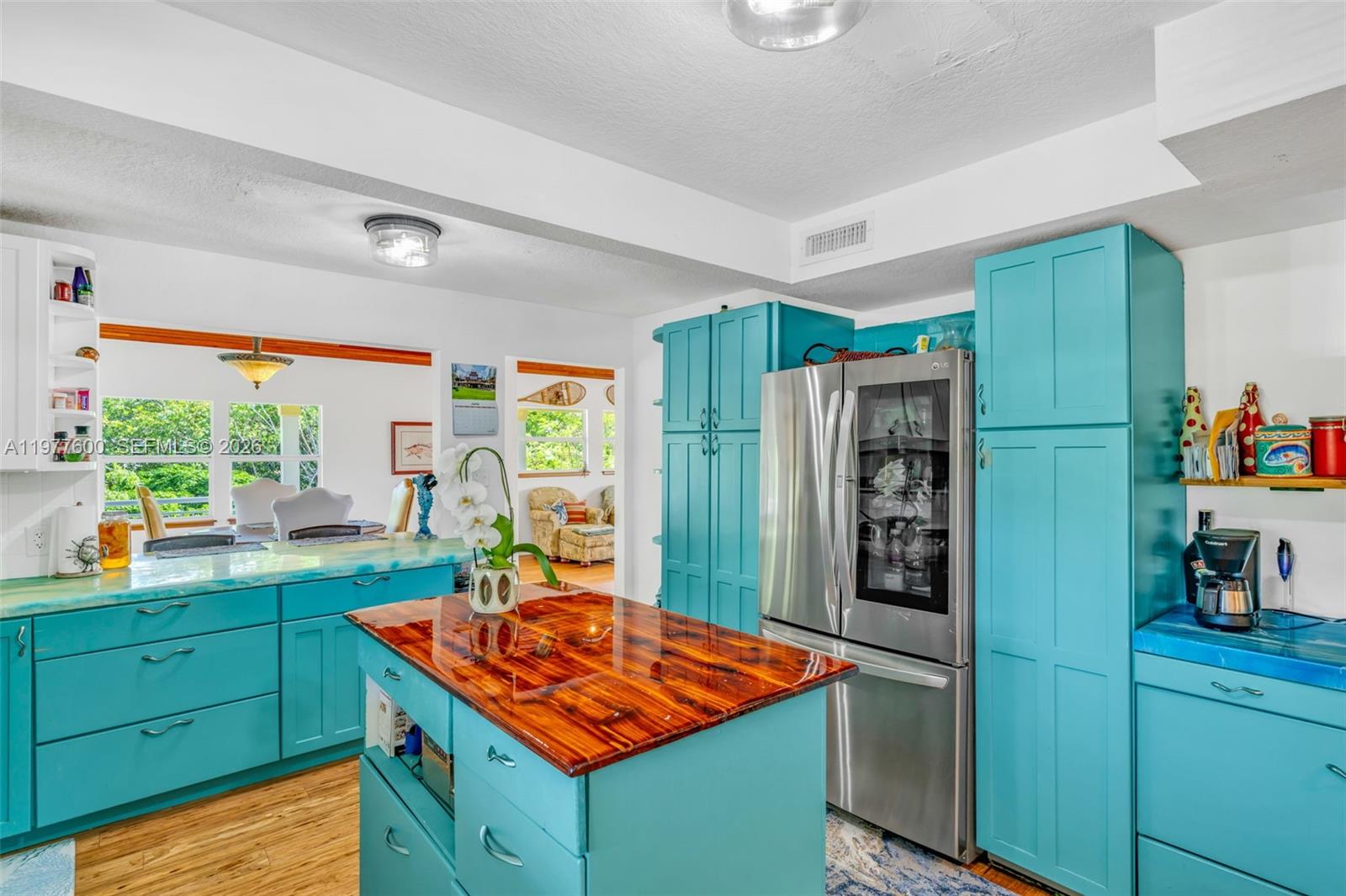 TWIN LAKES - Residential