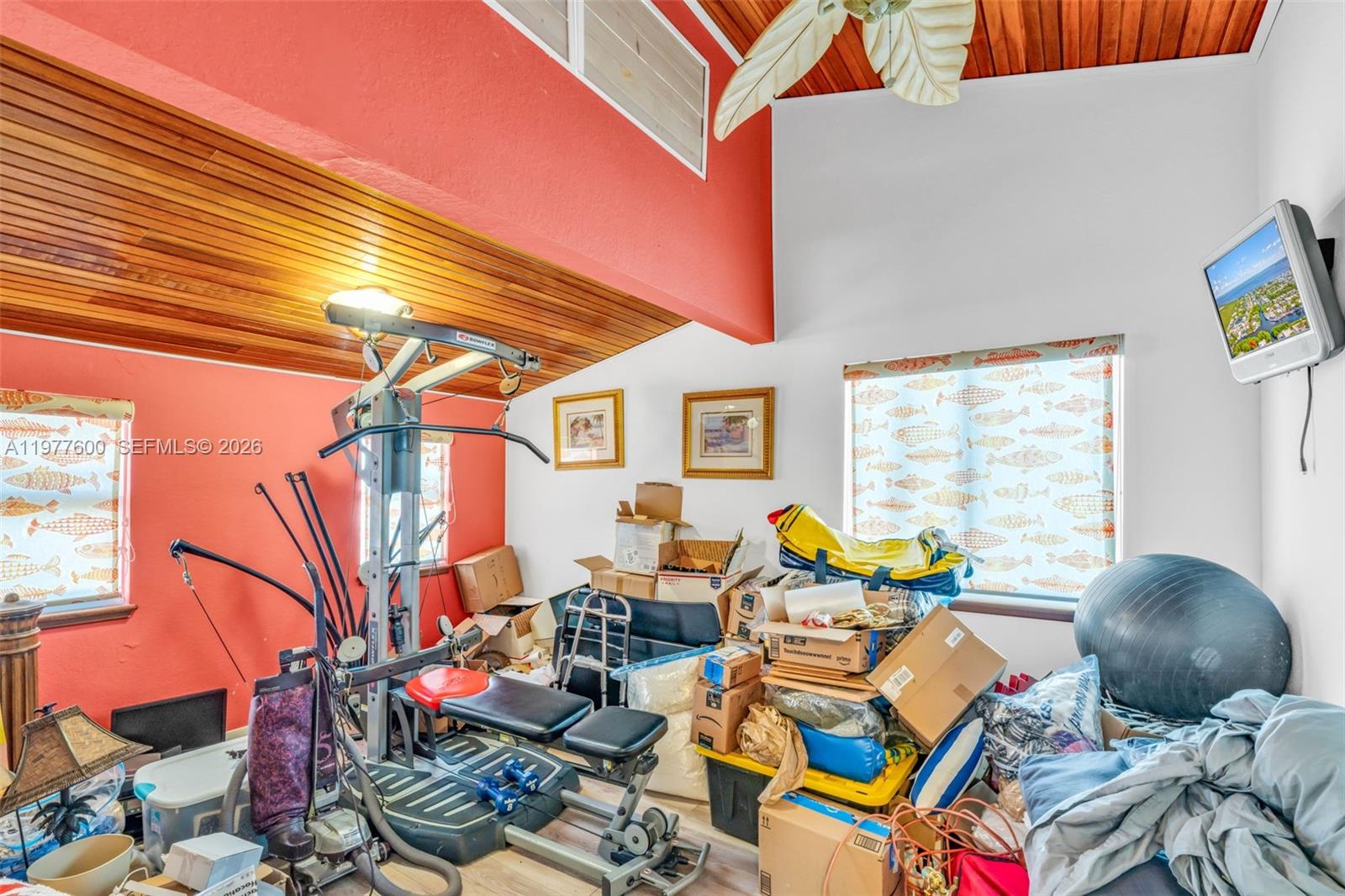 TWIN LAKES - Residential
