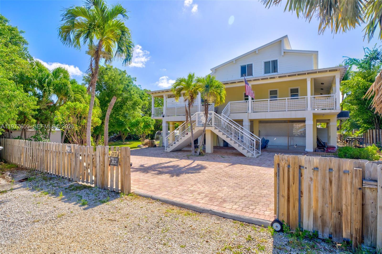 TWIN LAKES - Residential