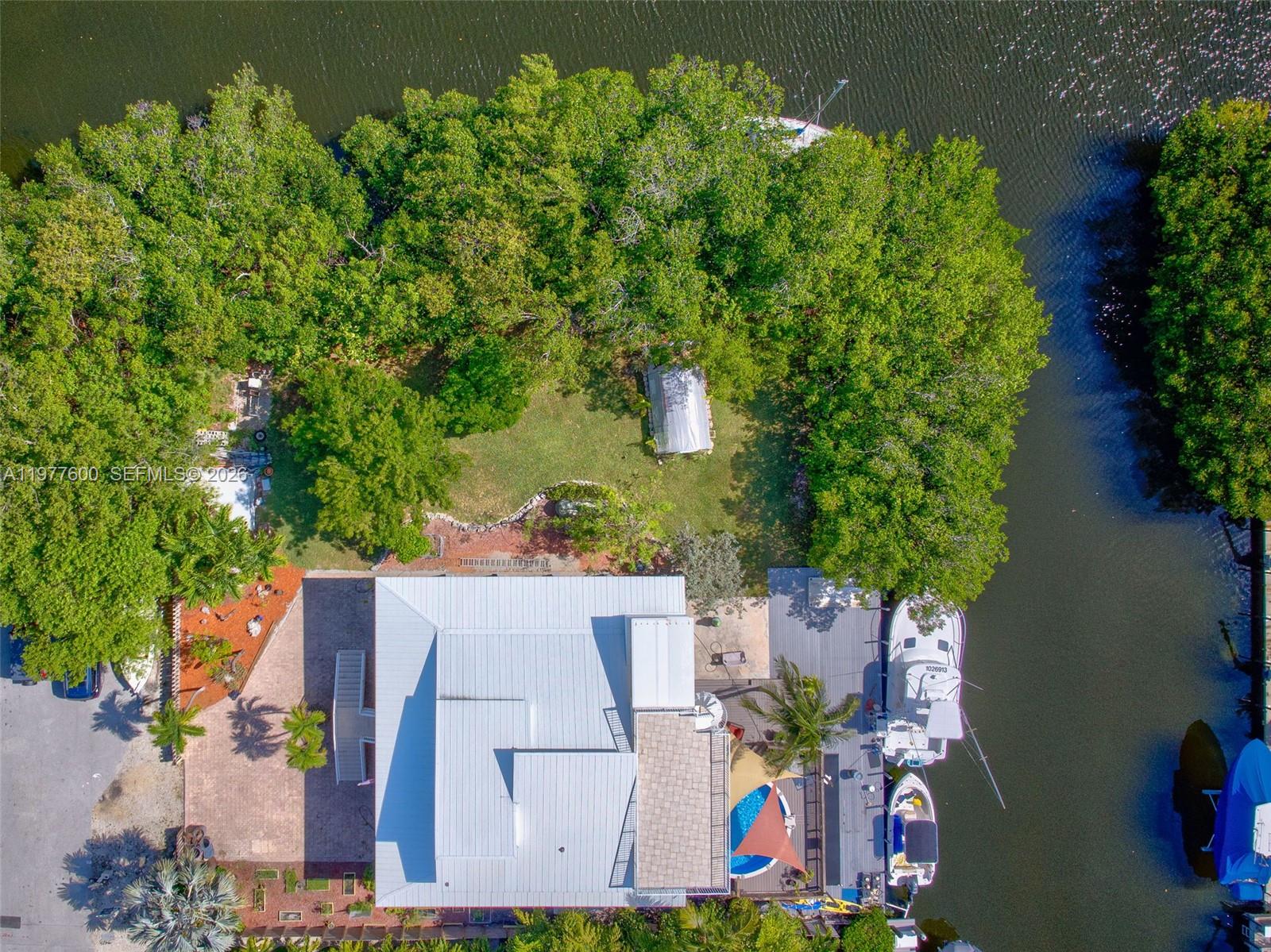 TWIN LAKES - Residential