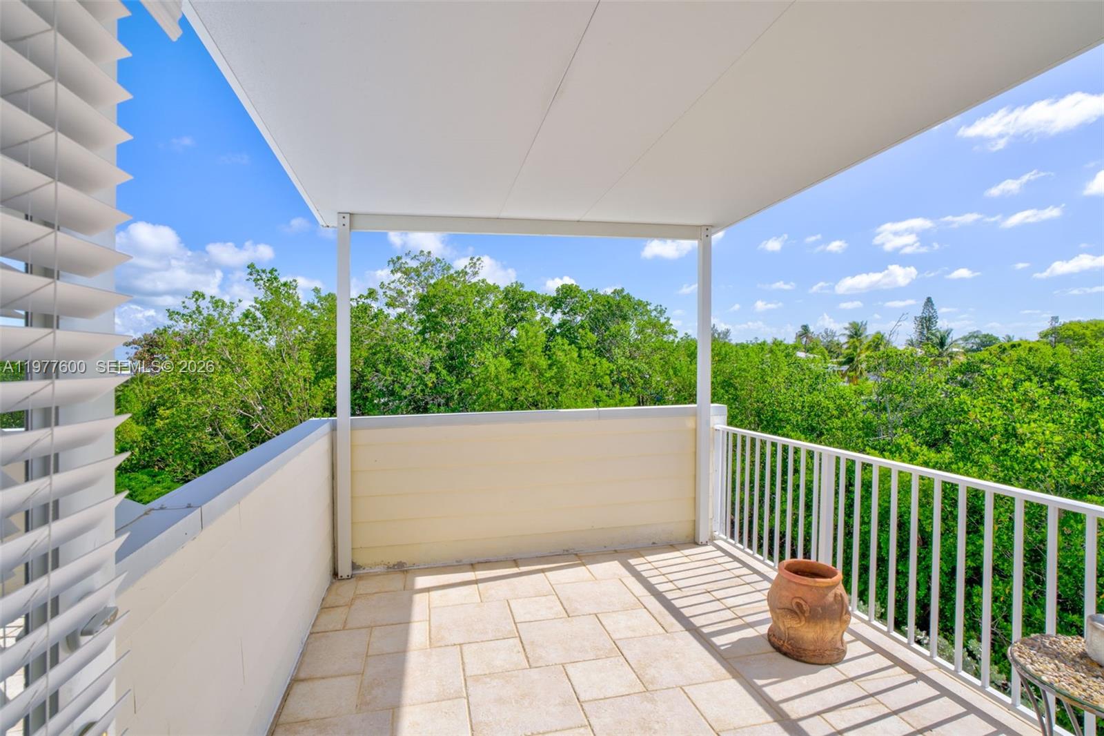 TWIN LAKES - Residential