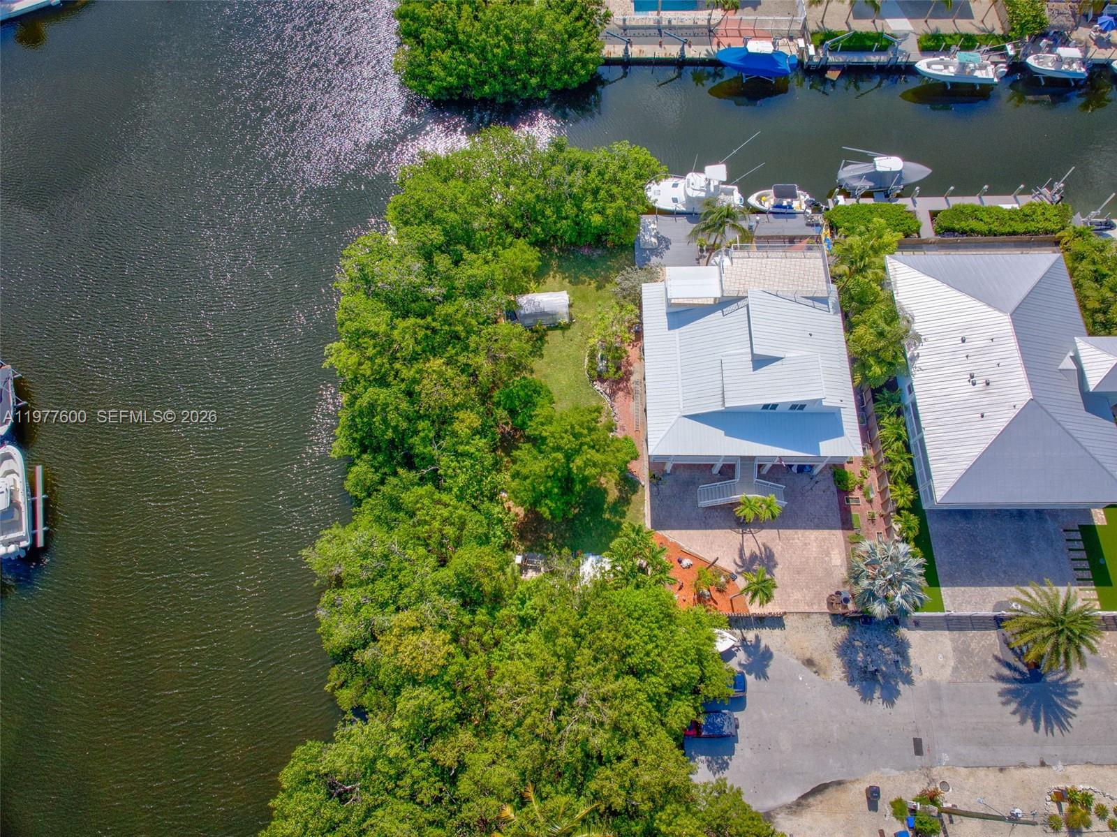 TWIN LAKES - Residential