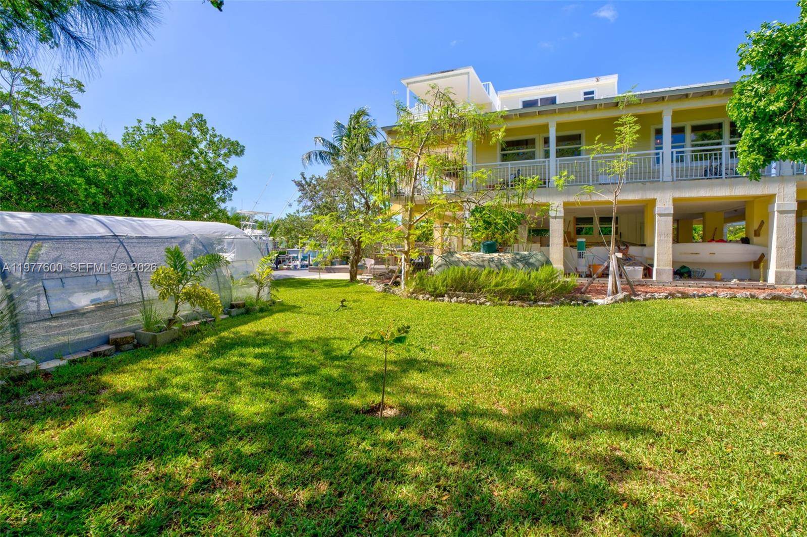 TWIN LAKES - Residential
