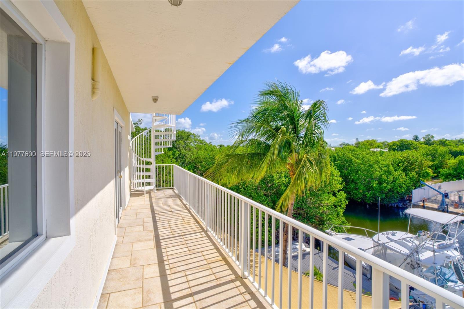 TWIN LAKES - Residential