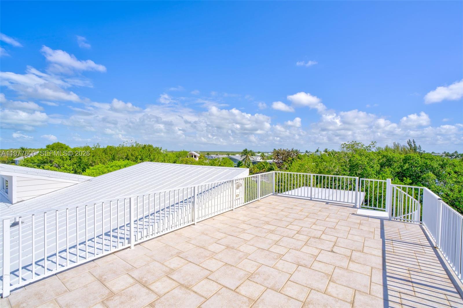 TWIN LAKES - Residential