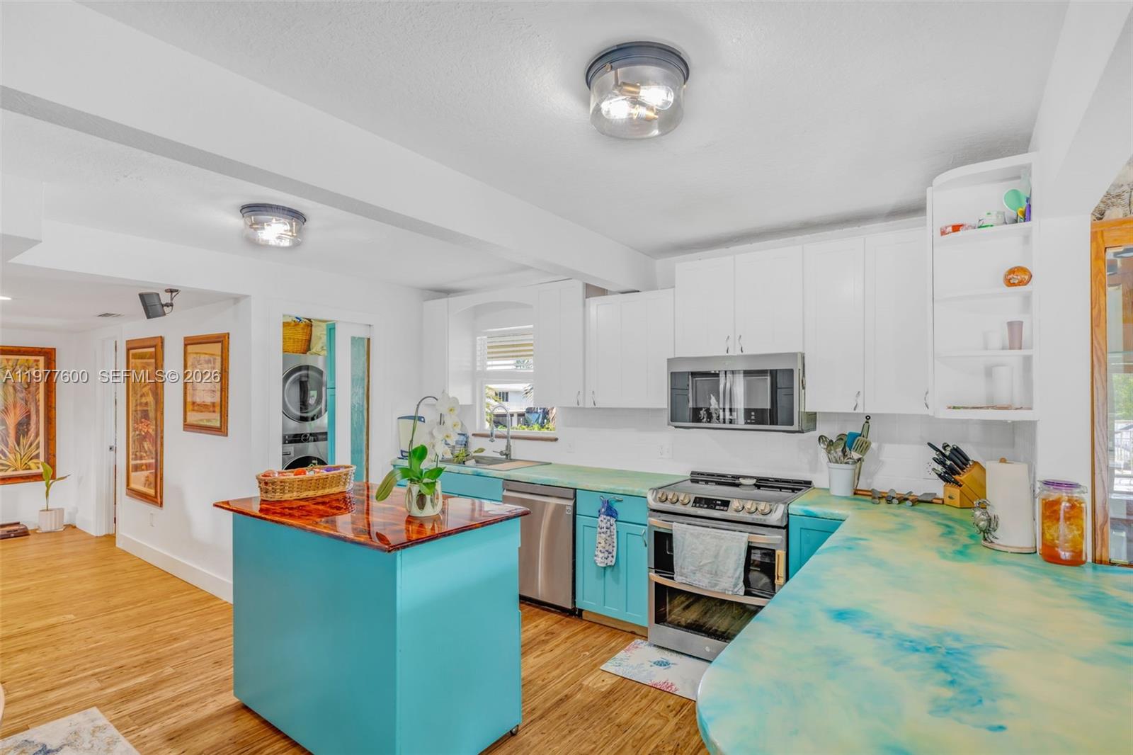 TWIN LAKES - Residential