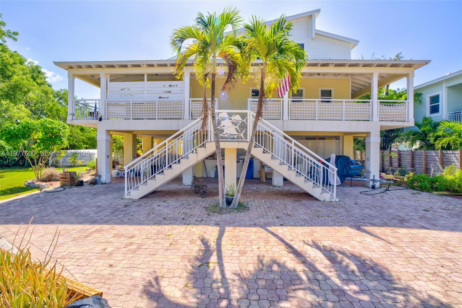 TWIN LAKES - Residential