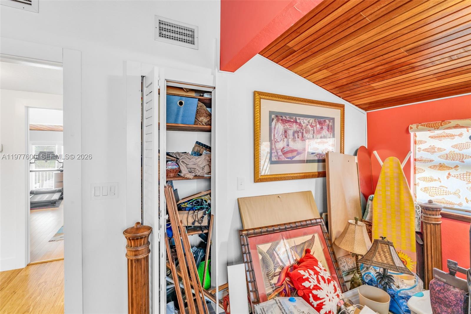 TWIN LAKES - Residential