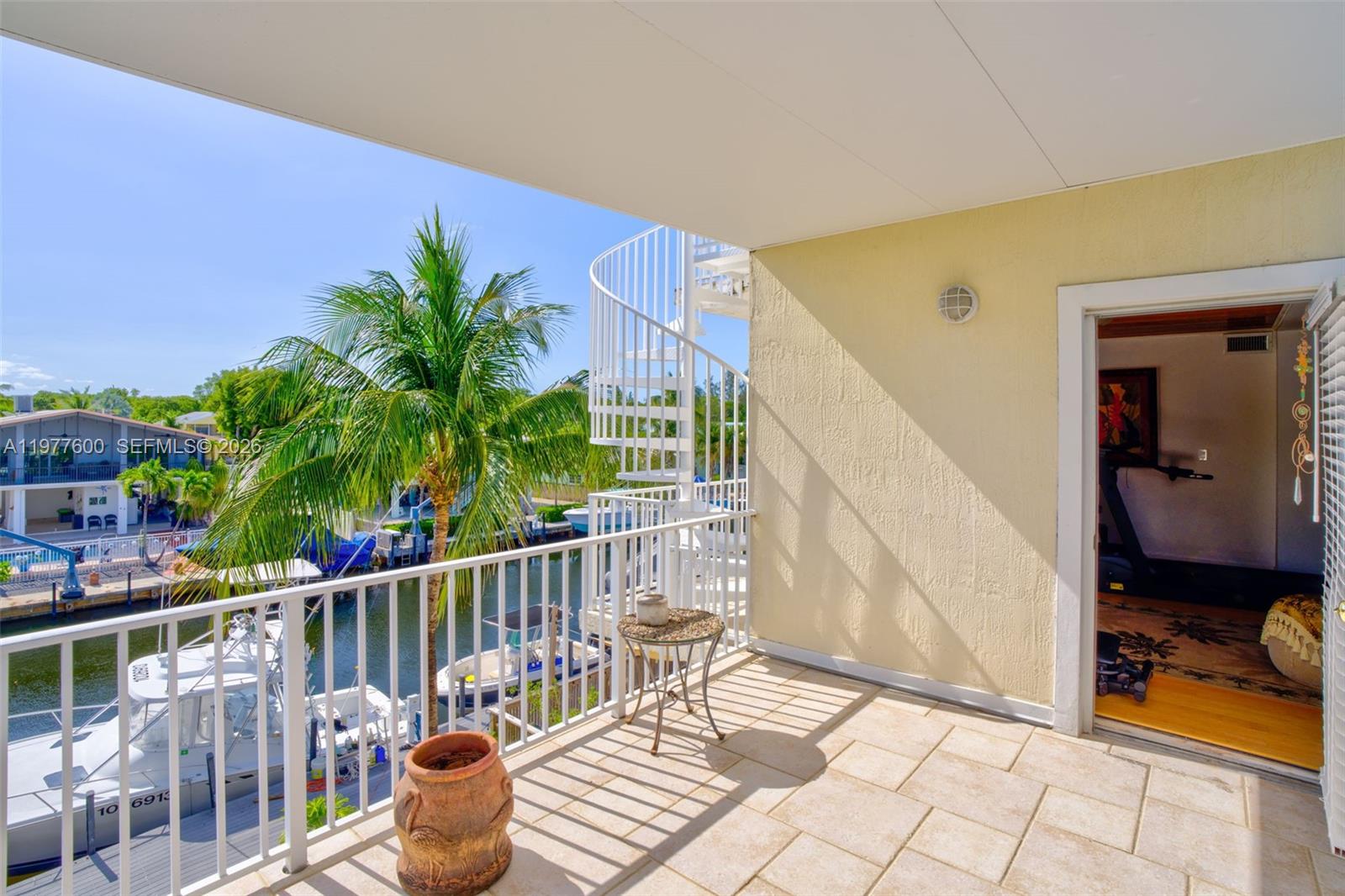 TWIN LAKES - Residential