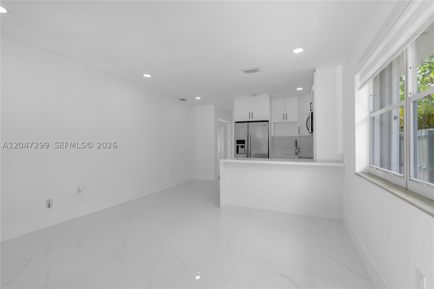 SOUTH BAY ESTATES - Residential Lease