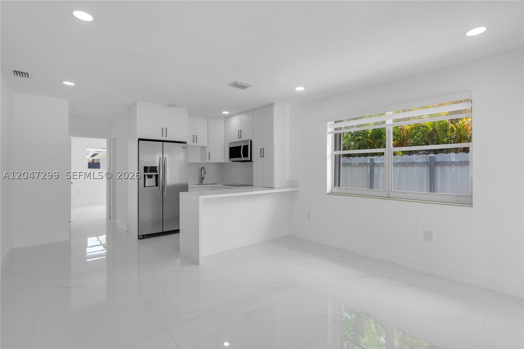 SOUTH BAY ESTATES - Residential Lease