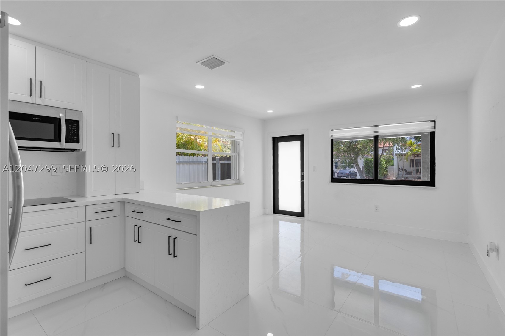 SOUTH BAY ESTATES - Residential Lease