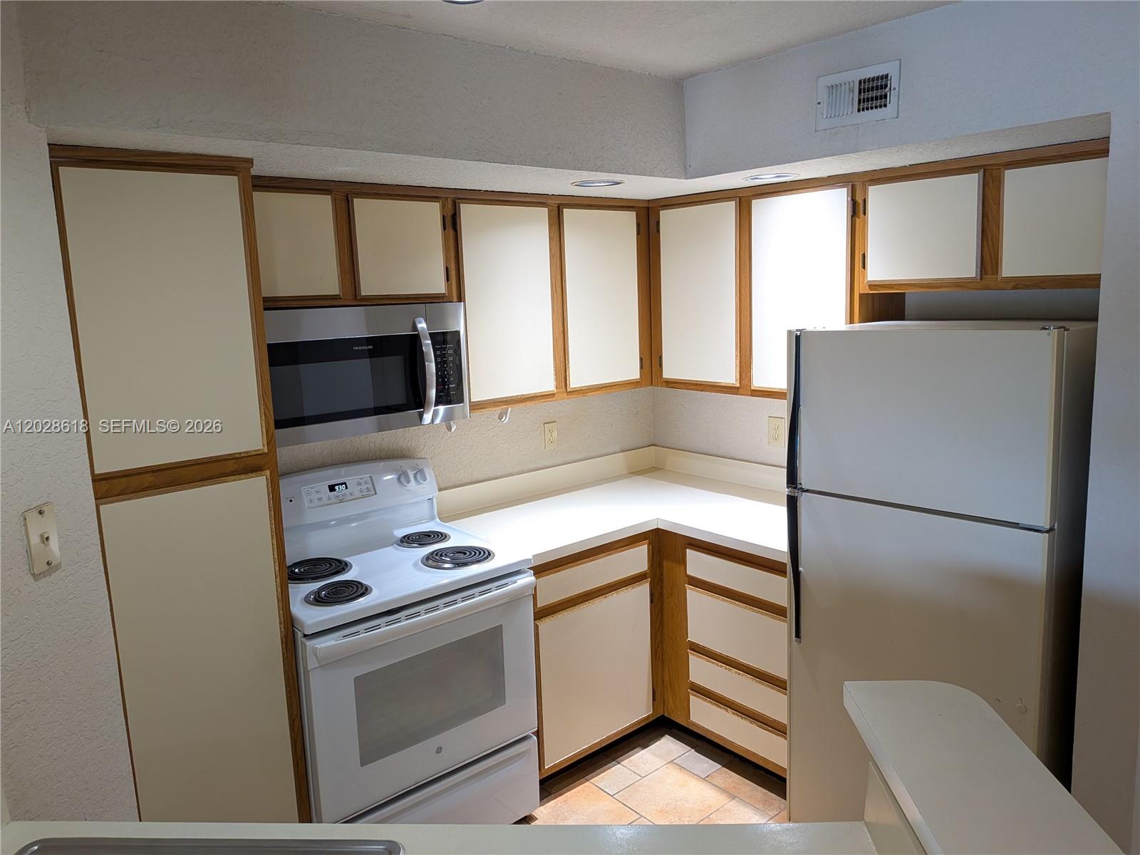 ISLES AT LAGO MAR CONDO - Residential Lease