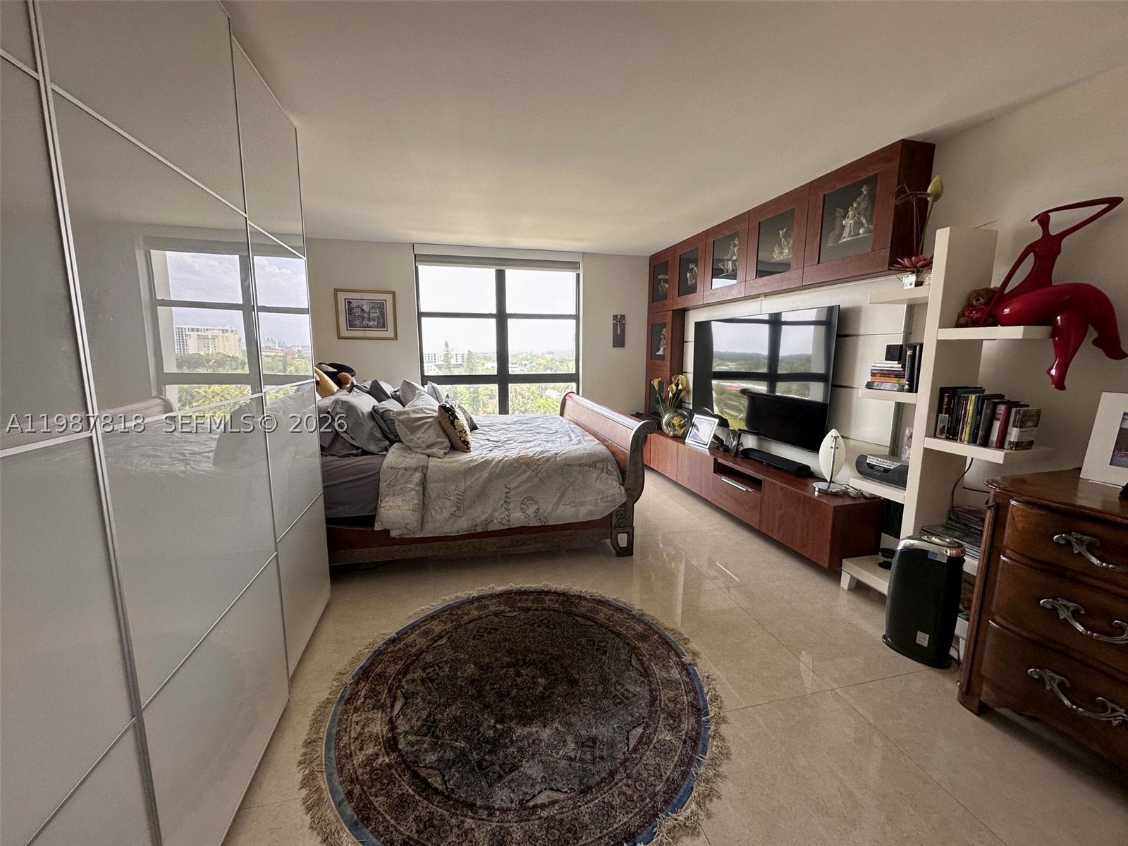 TOWERS OF QUAYSIDE CONDO - Residential
