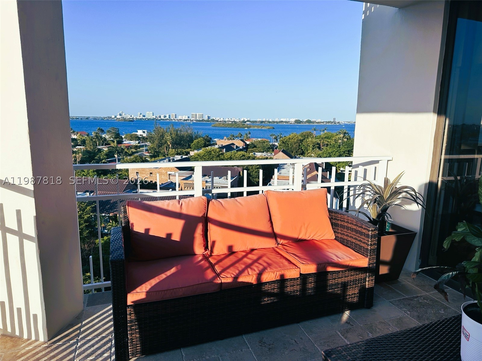 TOWERS OF QUAYSIDE CONDO - Residential