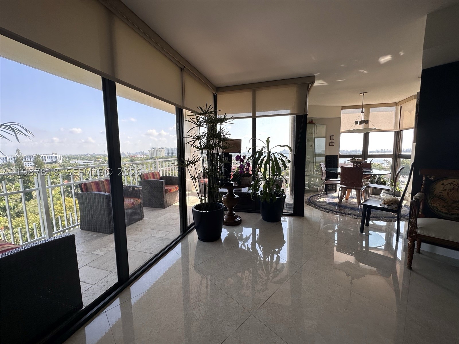 TOWERS OF QUAYSIDE CONDO - Residential